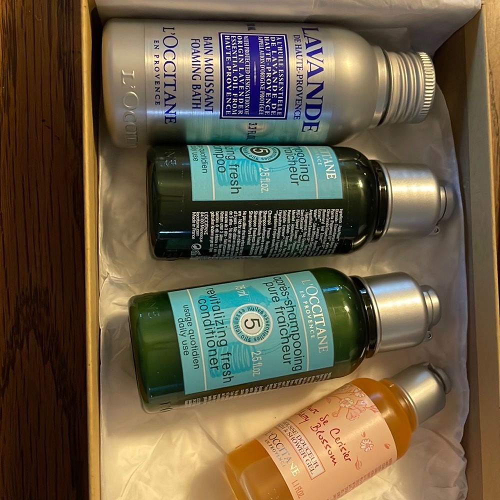 L’Occitane Lavender Revitalizing Shampoo Shower gel Set